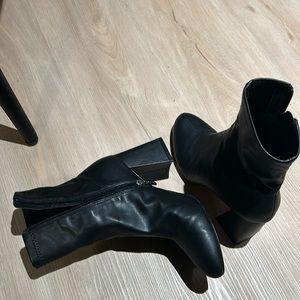 Also Haucan
Ankle boot - Block heel
Size 6.5